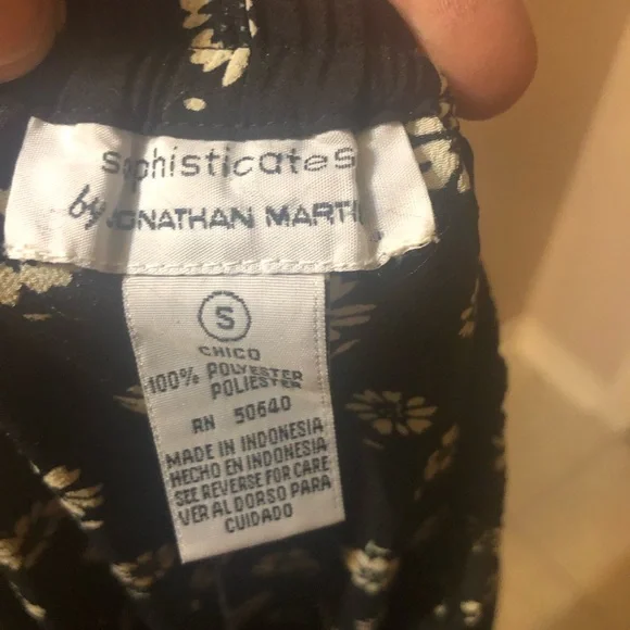 Adorable vintage outfit. The pants are sheer and the vest is crochet cotton type - Picture 2 of 3